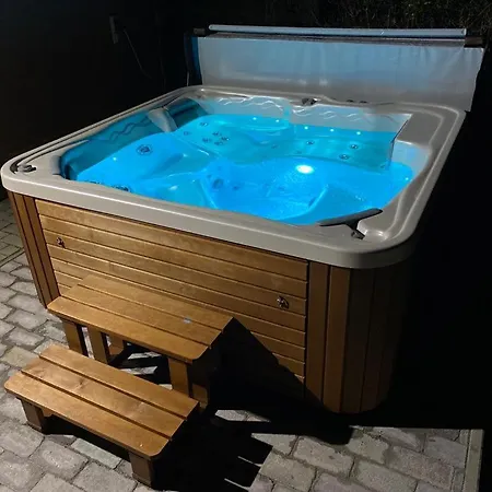 Nyaraló Vadszőlő *