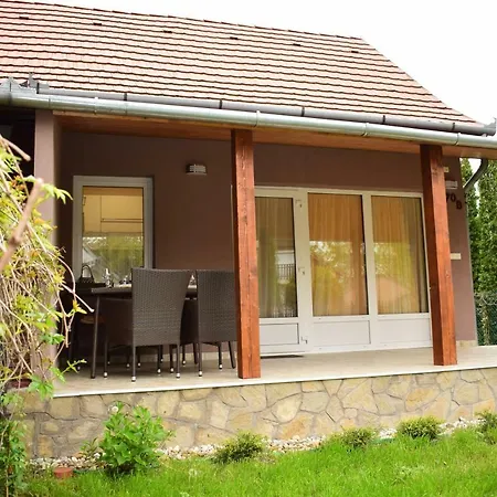 Vadszolo بيت للعطل Balatonmáriafürdő